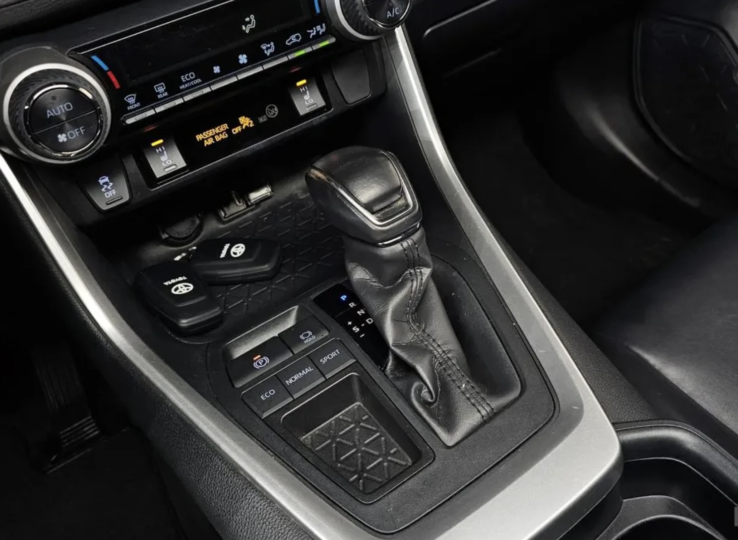 Toyota Rav4 2.5 2WD* ЕДИН СОБСТВЕНИК* ДВА КЛЮЧА, снимка 9 - Автомобили и джипове - 54020654