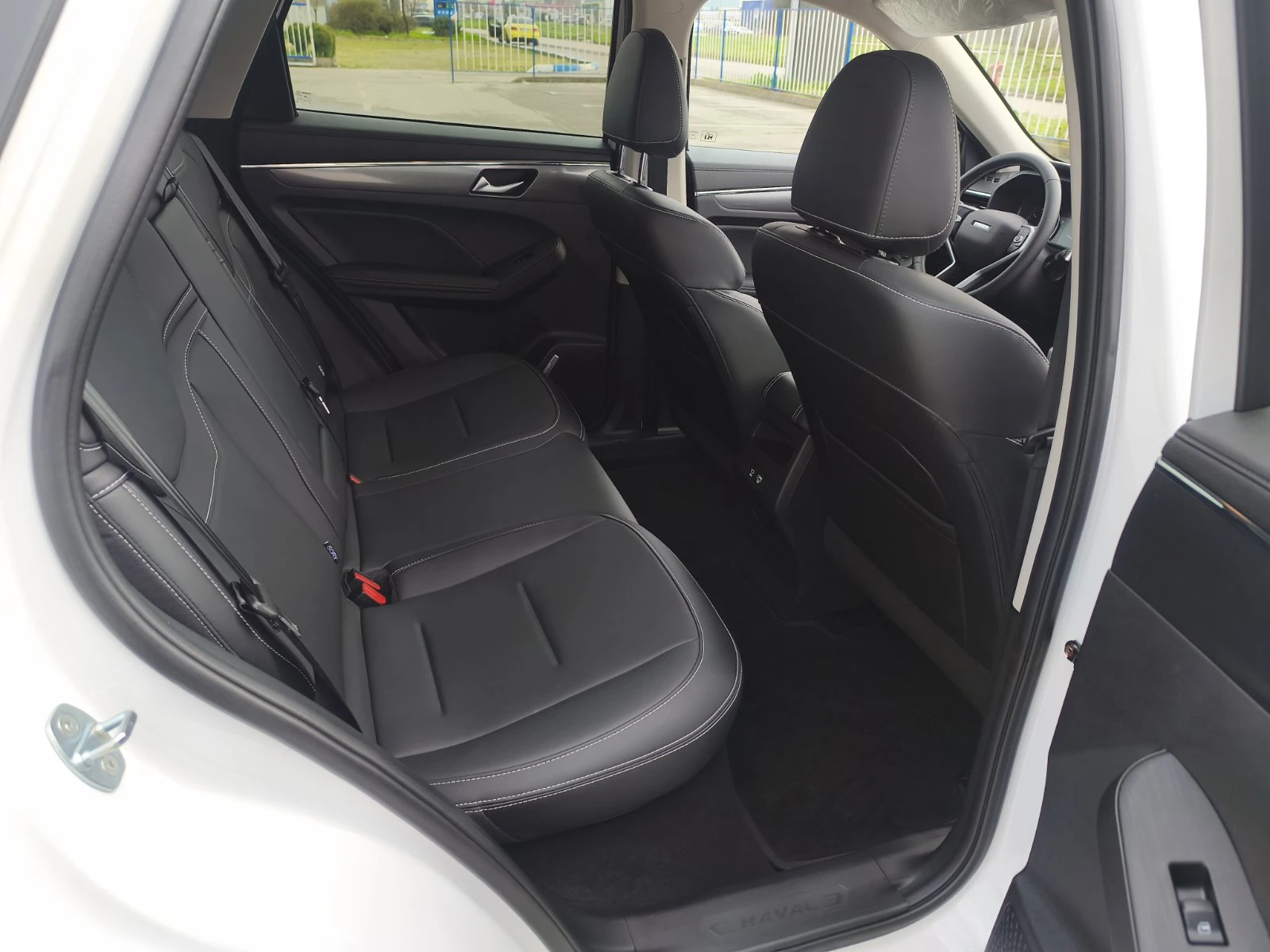 Haval Jolion 1.5T Comfort, снимка 14 - Автомобили и джипове - 54037234