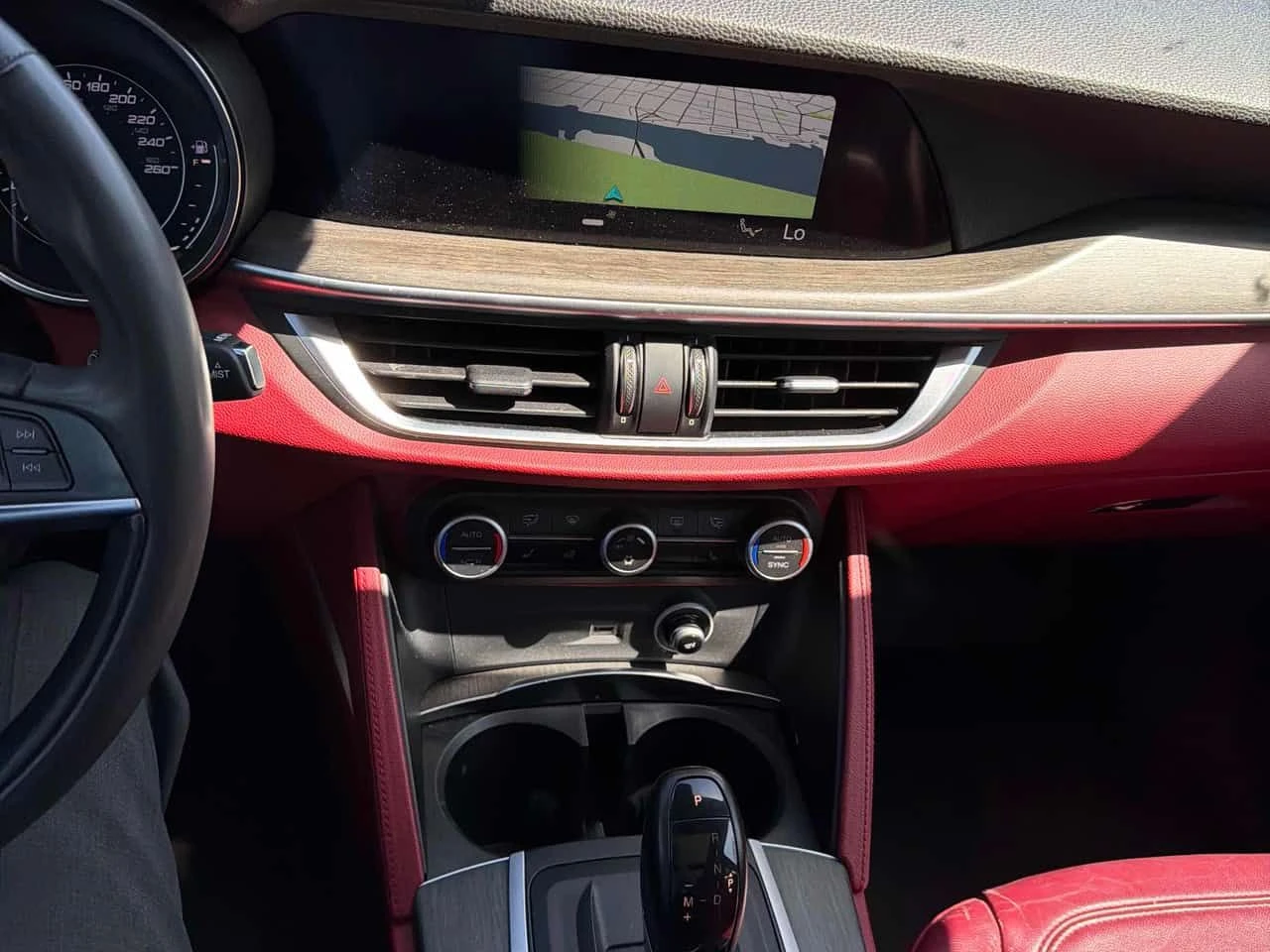Alfa Romeo Stelvio * Ti * CARFAX * ЦЕНА ДО БГ, снимка 8 - Автомобили и джипове - 54385005
