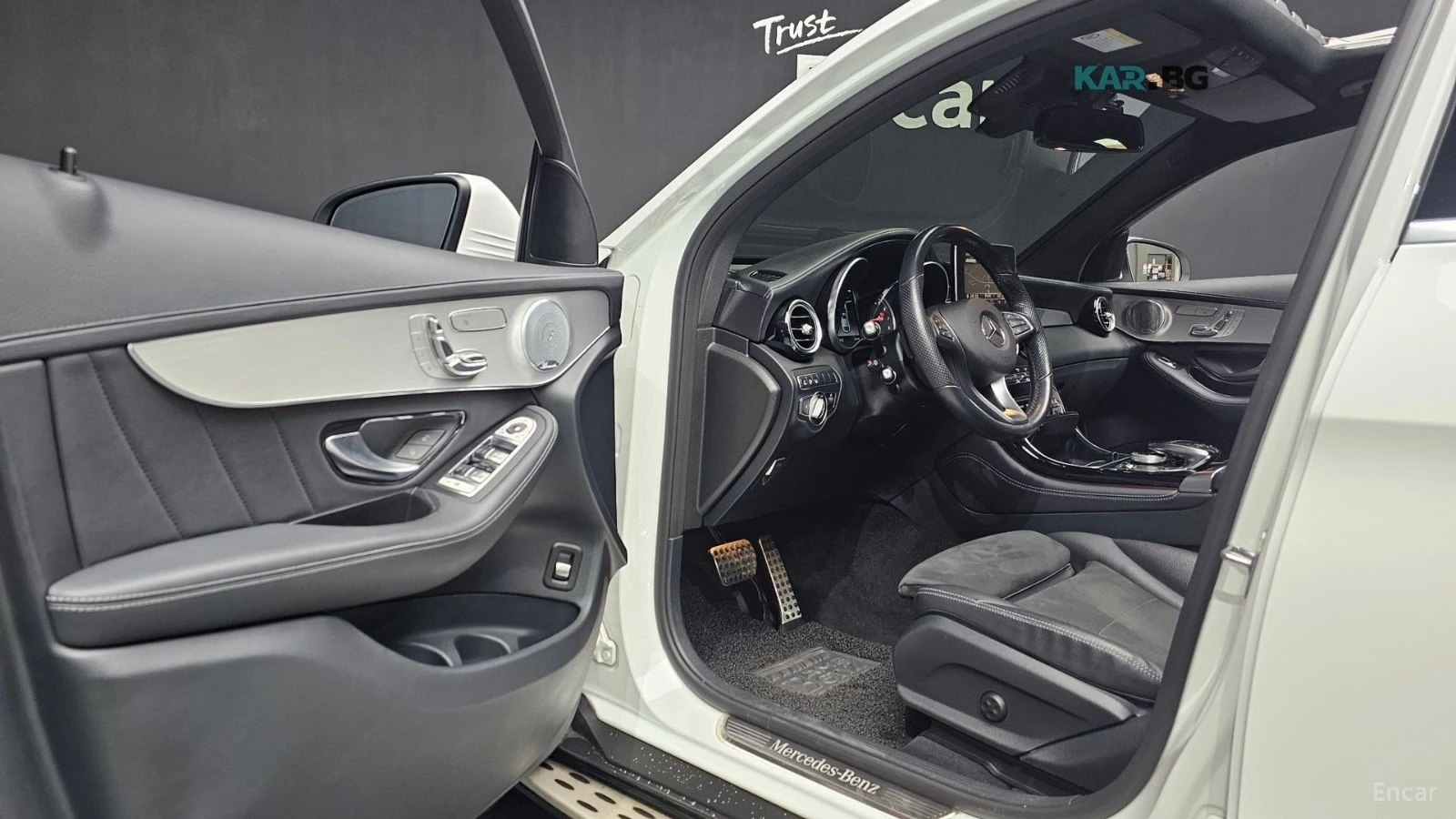 Mercedes-Benz GLC 300 4MATIC* AMG-LINE* BURMESTER* 360* ХЕДЪП* ПОДГРЕВ* , снимка 8 - Автомобили и джипове - 55831823