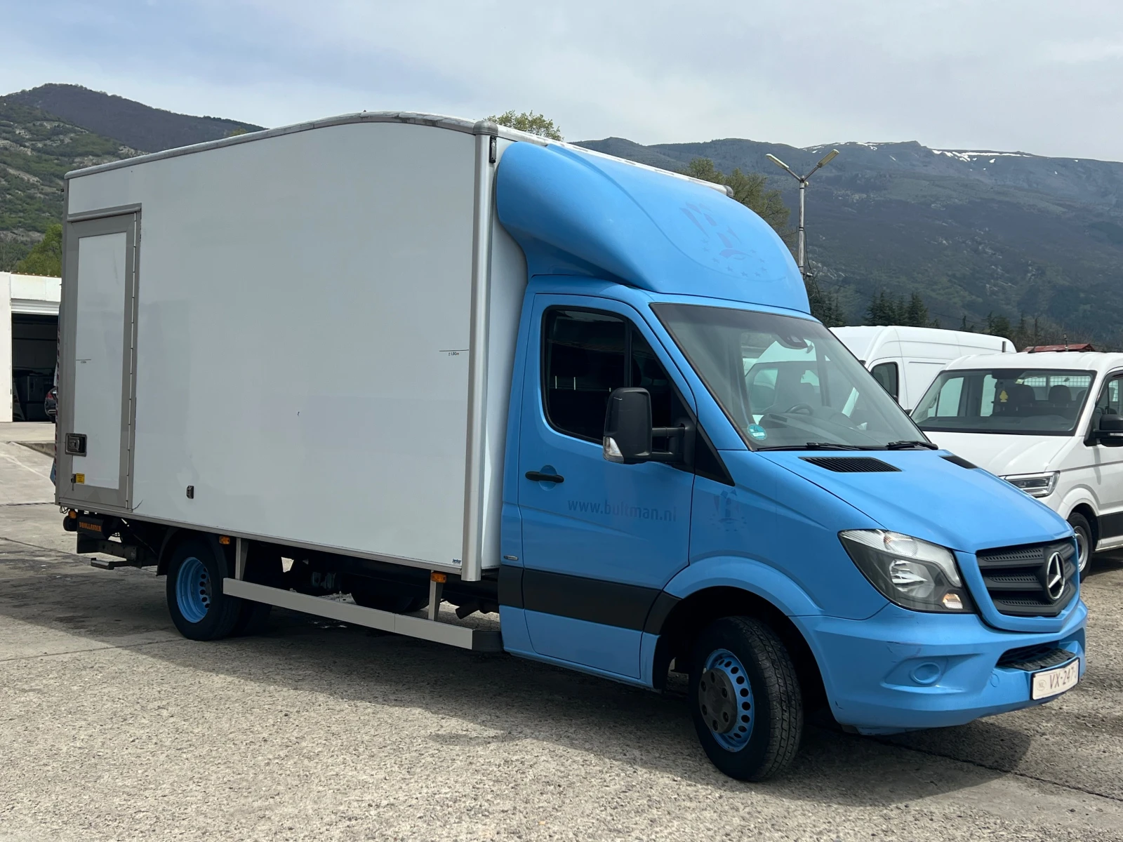 Mercedes-Benz Sprinter 516 4, 50мEURO6 , Дв гума , 3500 кг , Падащ борд , Кли - изображение 3