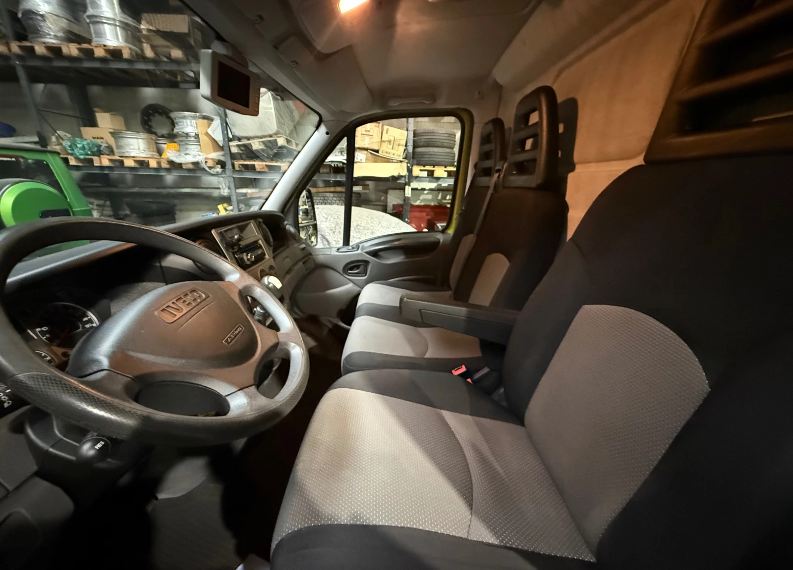 Iveco Daily 35S14 3.0 D, снимка 9 - Бусове и автобуси - 54173592