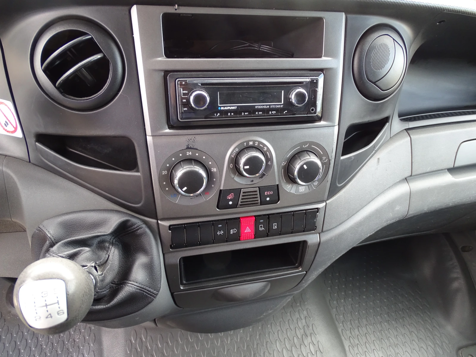 Iveco 35c17 ЩОРА С БОРД * * КЛИМАТИК* * , снимка 17 - Бусове и автобуси - 54571362