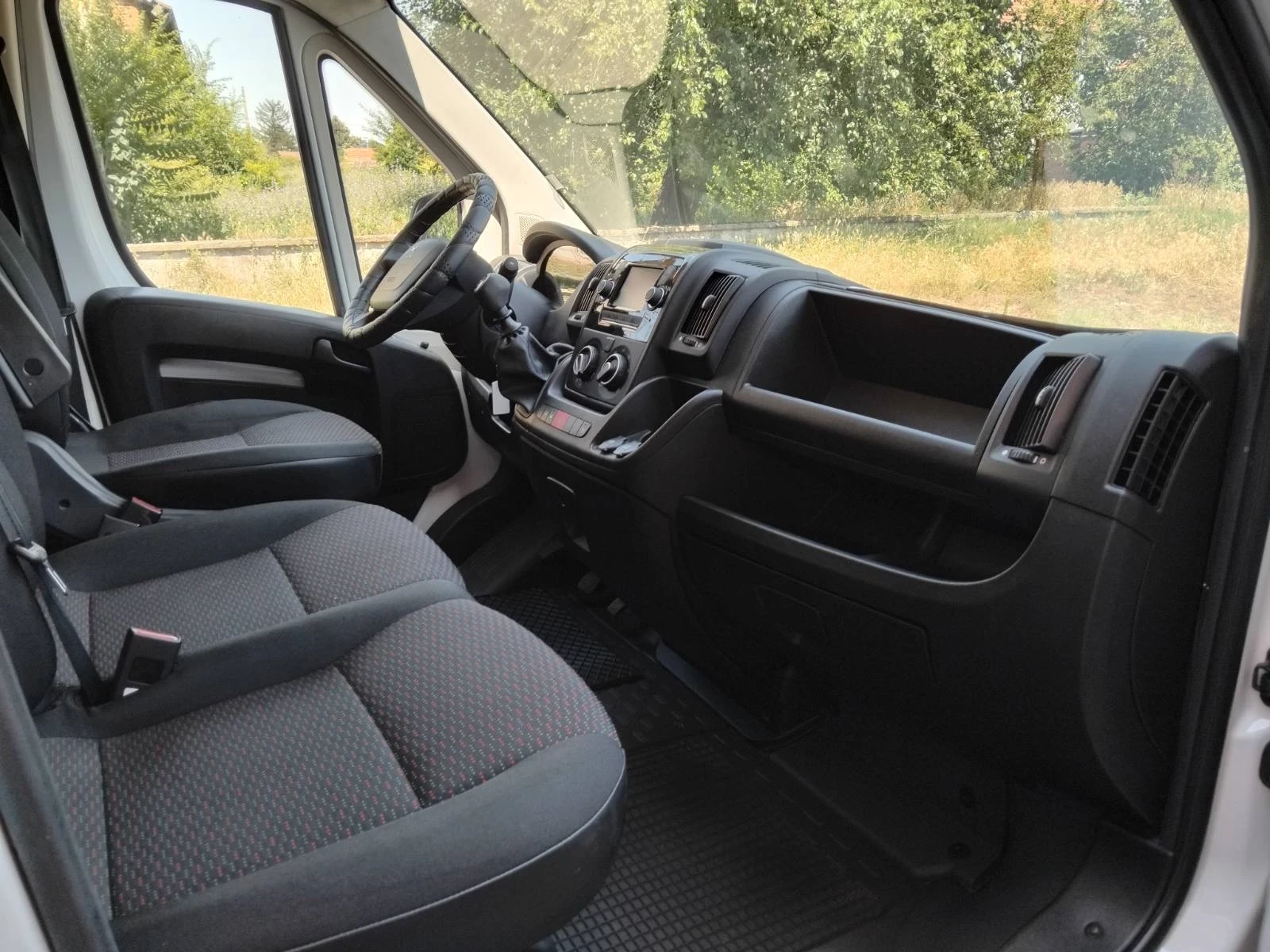 Peugeot Boxer 2.2 165 коня, снимка 10 - Бусове и автобуси - 55092258
