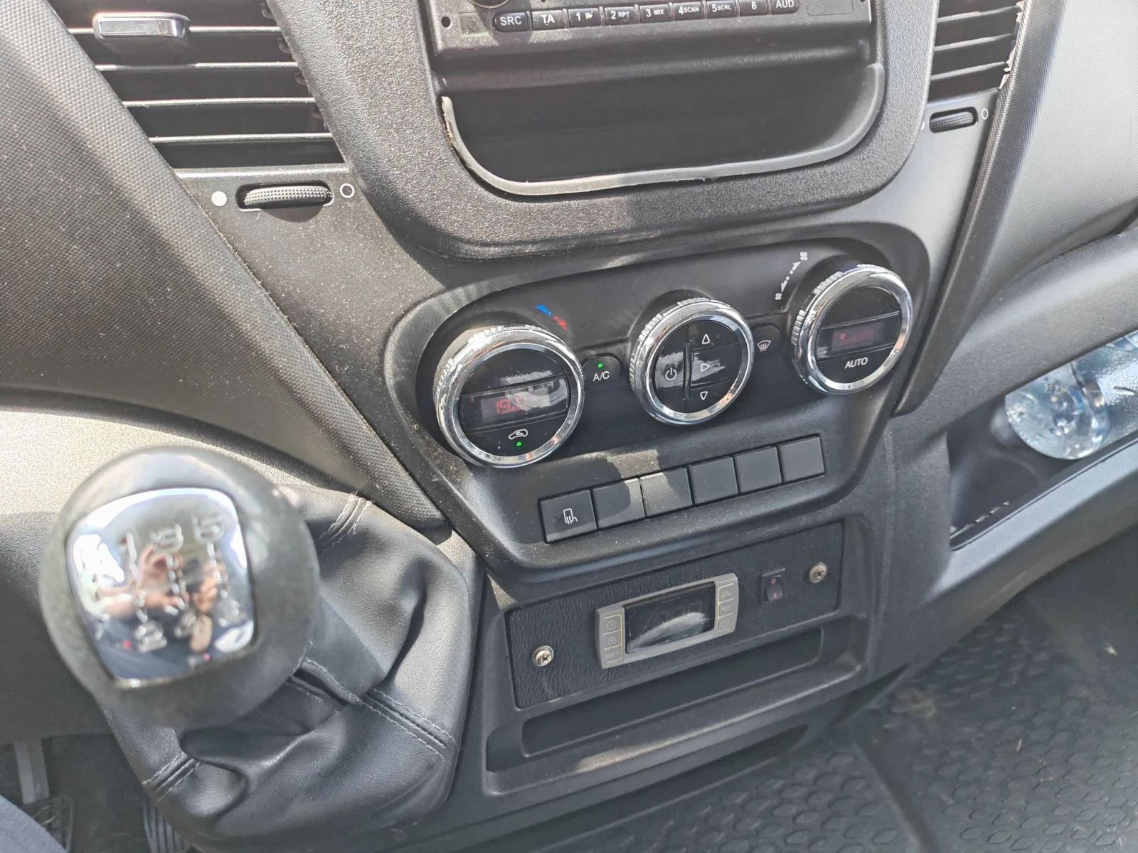 Iveco 35c15 Хладилен, снимка 10 - Бусове и автобуси - 56127248