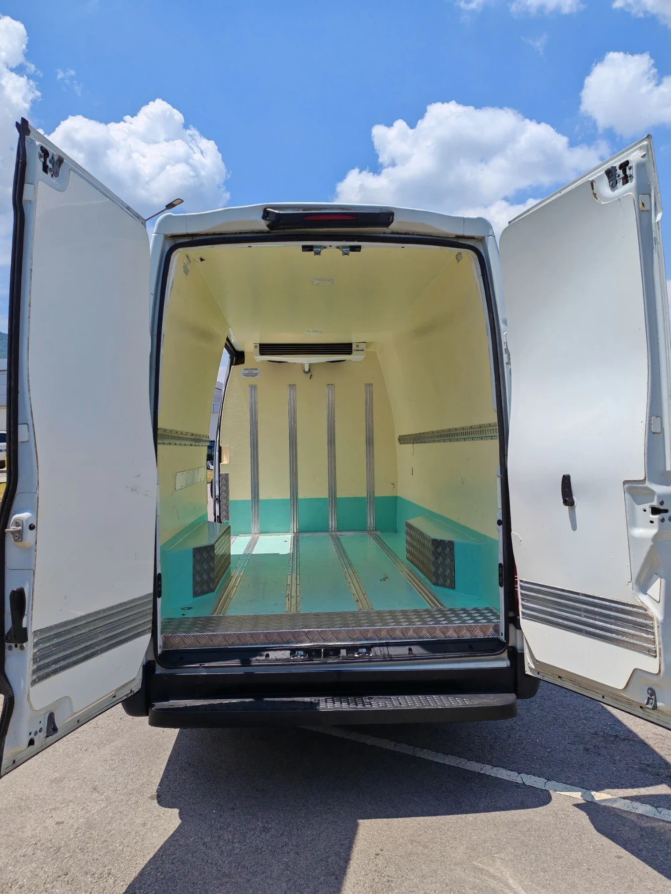 Iveco 35c15 Хладилен, снимка 5 - Бусове и автобуси - 56127248