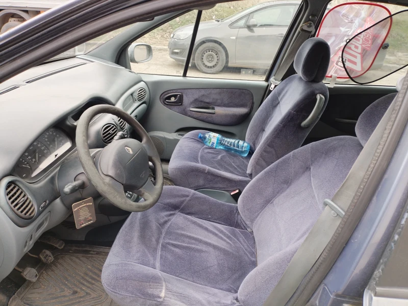 Renault Scenic, снимка 6 - Автомобили и джипове - 49026630