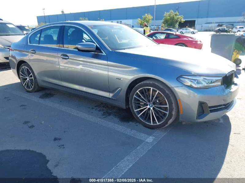 BMW 530E 2.0L I-4 DI, DOHC, VVT, TURBO, 181HP Rear Wheel Dr, снимка 1 - Автомобили и джипове - 49436874