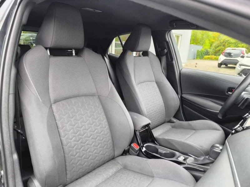 Toyota Corolla 2.0HEV/184HP/TEAM-D/CAM/NAVI/LE/CPLAY/KLESS/621g, снимка 12 - Автомобили и джипове - 52494129