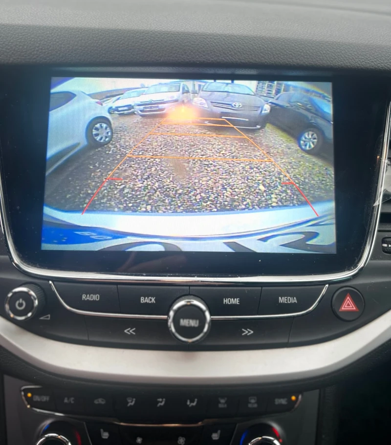 Opel Astra 1.4T Автоматик, снимка 12 - Автомобили и джипове - 53123046