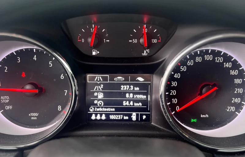 Opel Astra 1.4T Автоматик, снимка 11 - Автомобили и джипове - 53123046