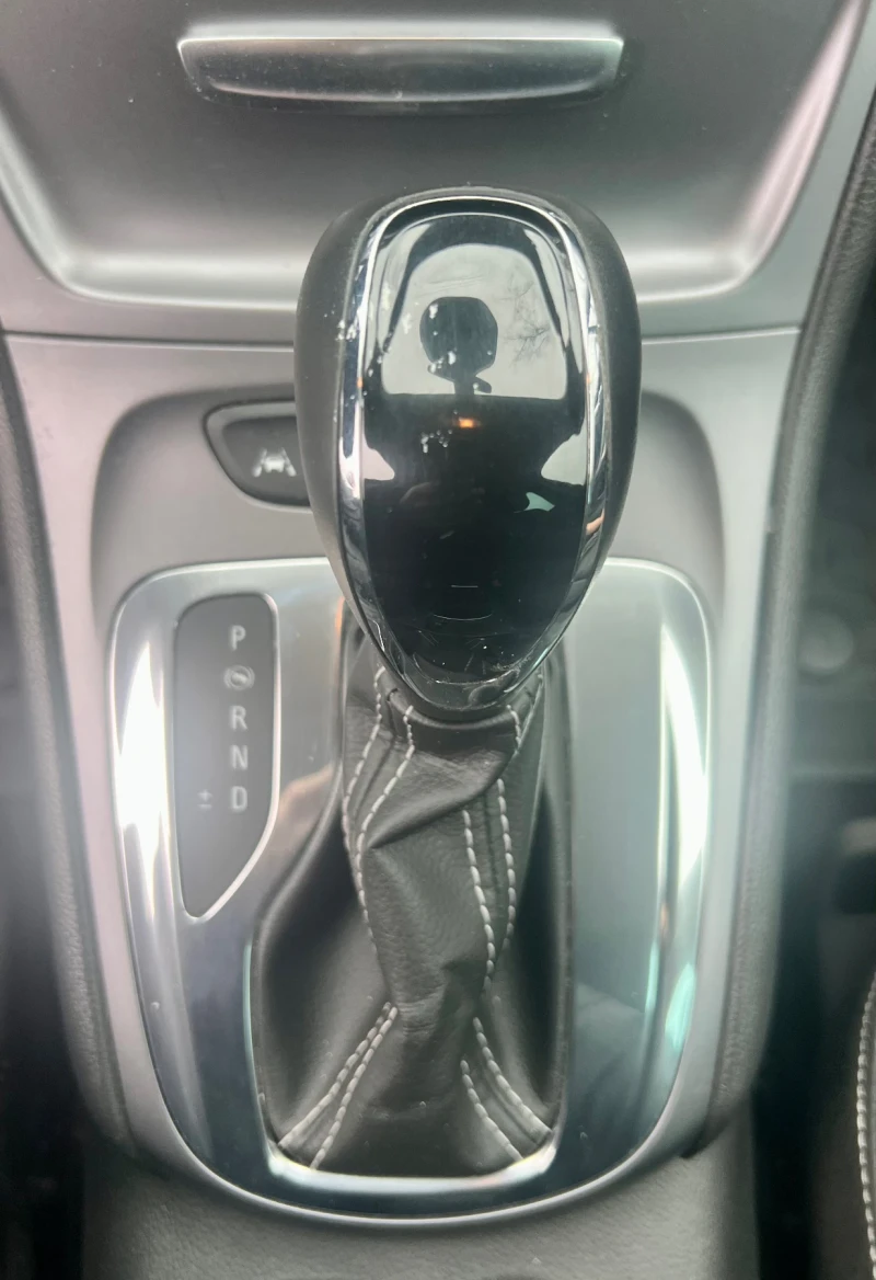 Opel Astra 1.4T Автоматик, снимка 10 - Автомобили и джипове - 53123046