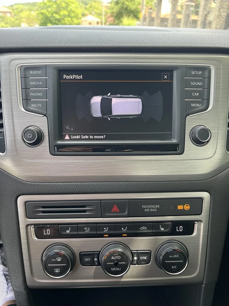 VW Sportsvan 1.6TDI, снимка 15 - Автомобили и джипове - 53263554