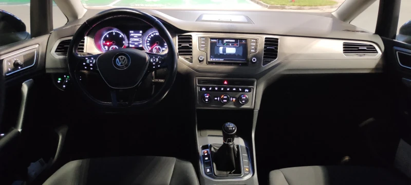 VW Sportsvan 1.6TDI, снимка 6 - Автомобили и джипове - 53263554