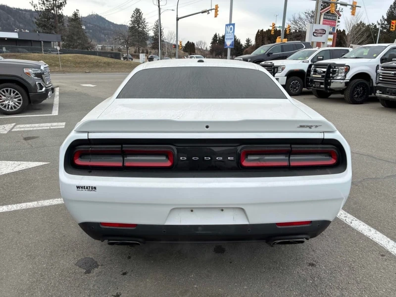 Dodge Challenger * SRT 392 * 6.4 V8 * CARFAX * , снимка 5 - Автомобили и джипове - 53419229