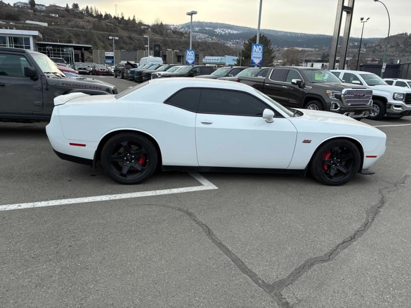 Dodge Challenger * SRT 392 * 6.4 V8 * CARFAX * , снимка 3 - Автомобили и джипове - 53419229