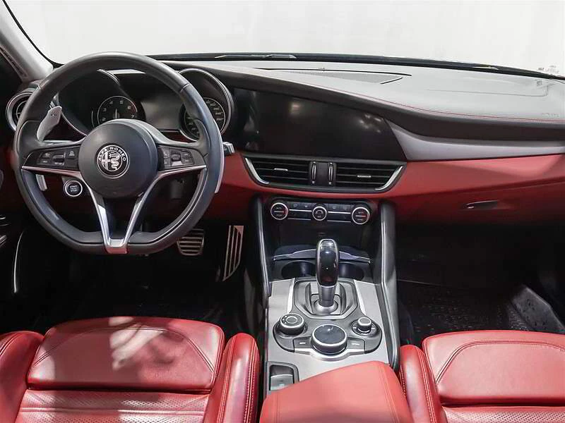 Alfa Romeo Giulia Sport* Harman* DIS* Blindspot* Blinde, снимка 5 - Автомобили и джипове - 54145575