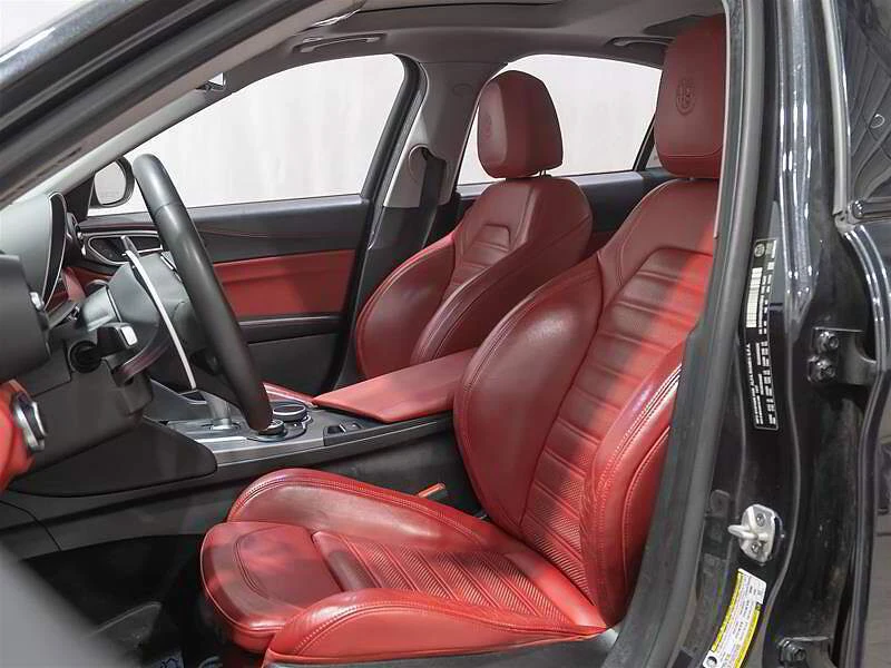 Alfa Romeo Giulia Sport* Harman* DIS* Blindspot* Blinde, снимка 7 - Автомобили и джипове - 54145575