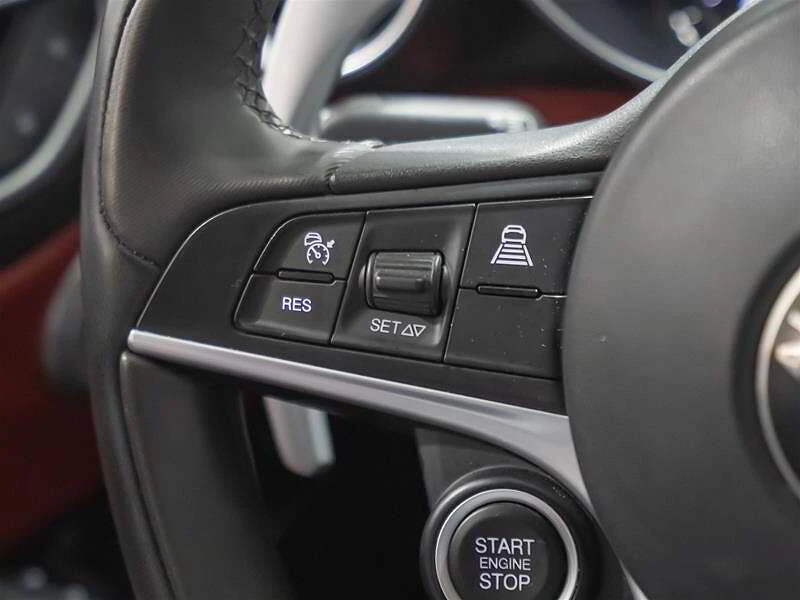 Alfa Romeo Giulia Sport* Harman* DIS* Blindspot* Blinde, снимка 12 - Автомобили и джипове - 54145575