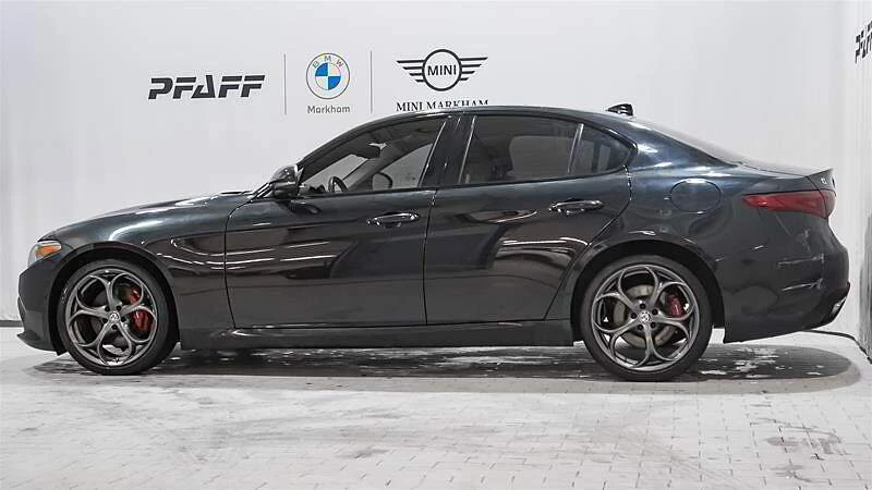 Alfa Romeo Giulia Sport* Harman* DIS* Blindspot* Blinde, снимка 2 - Автомобили и джипове - 54145575