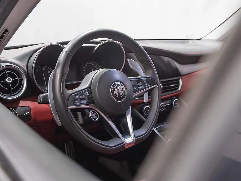 Alfa Romeo Giulia Sport* Harman* DIS* Blindspot* Blinde, снимка 6 - Автомобили и джипове - 54145575