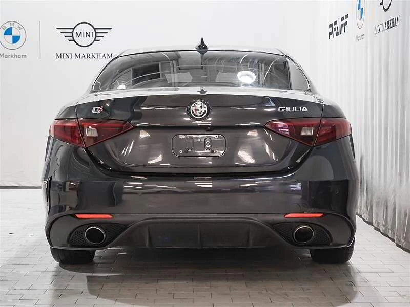 Alfa Romeo Giulia Sport* Harman* DIS* Blindspot* Blinde, снимка 4 - Автомобили и джипове - 54145575