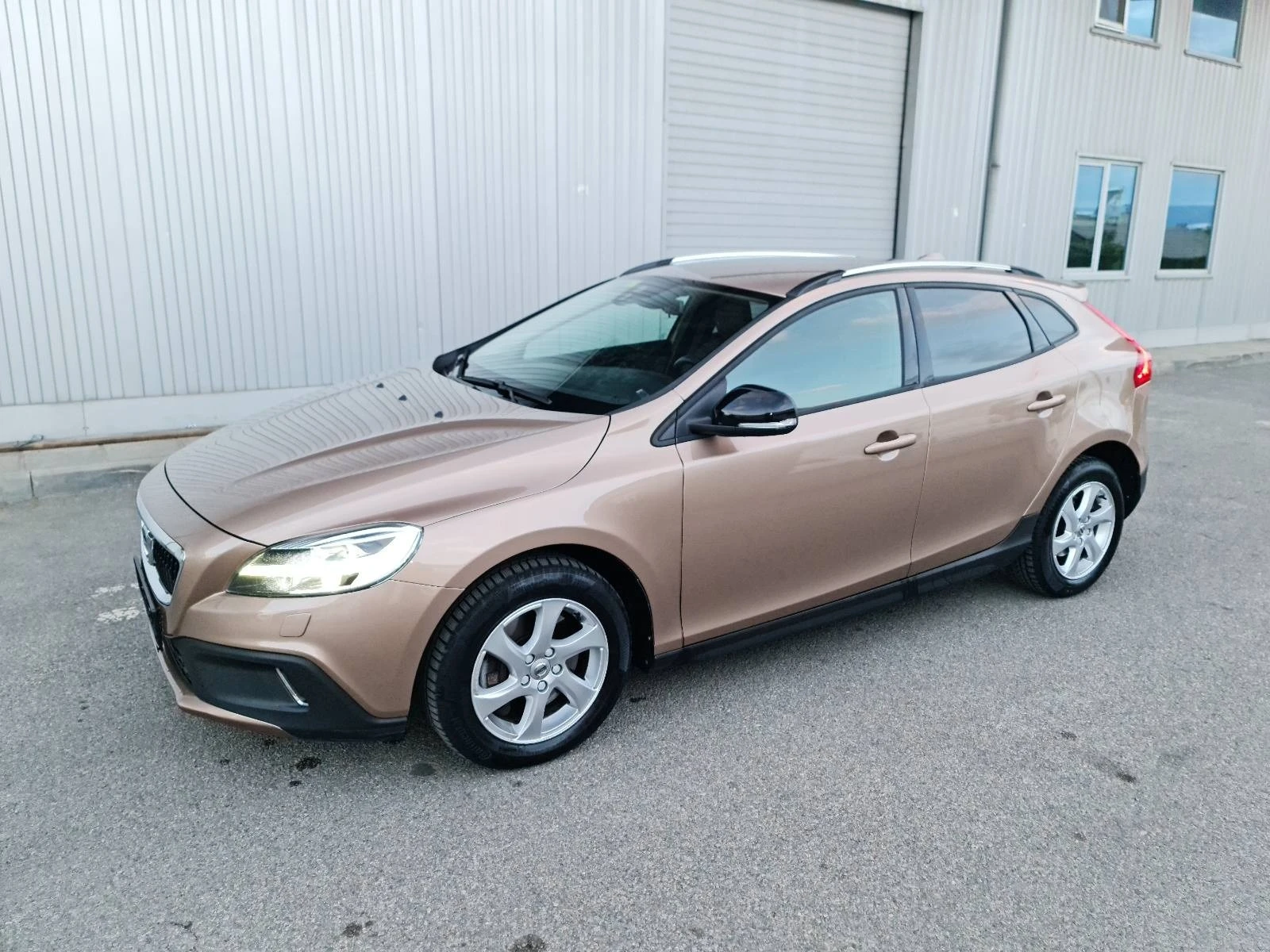 Volvo V40 Cross Country T4 AWD - изображение 2