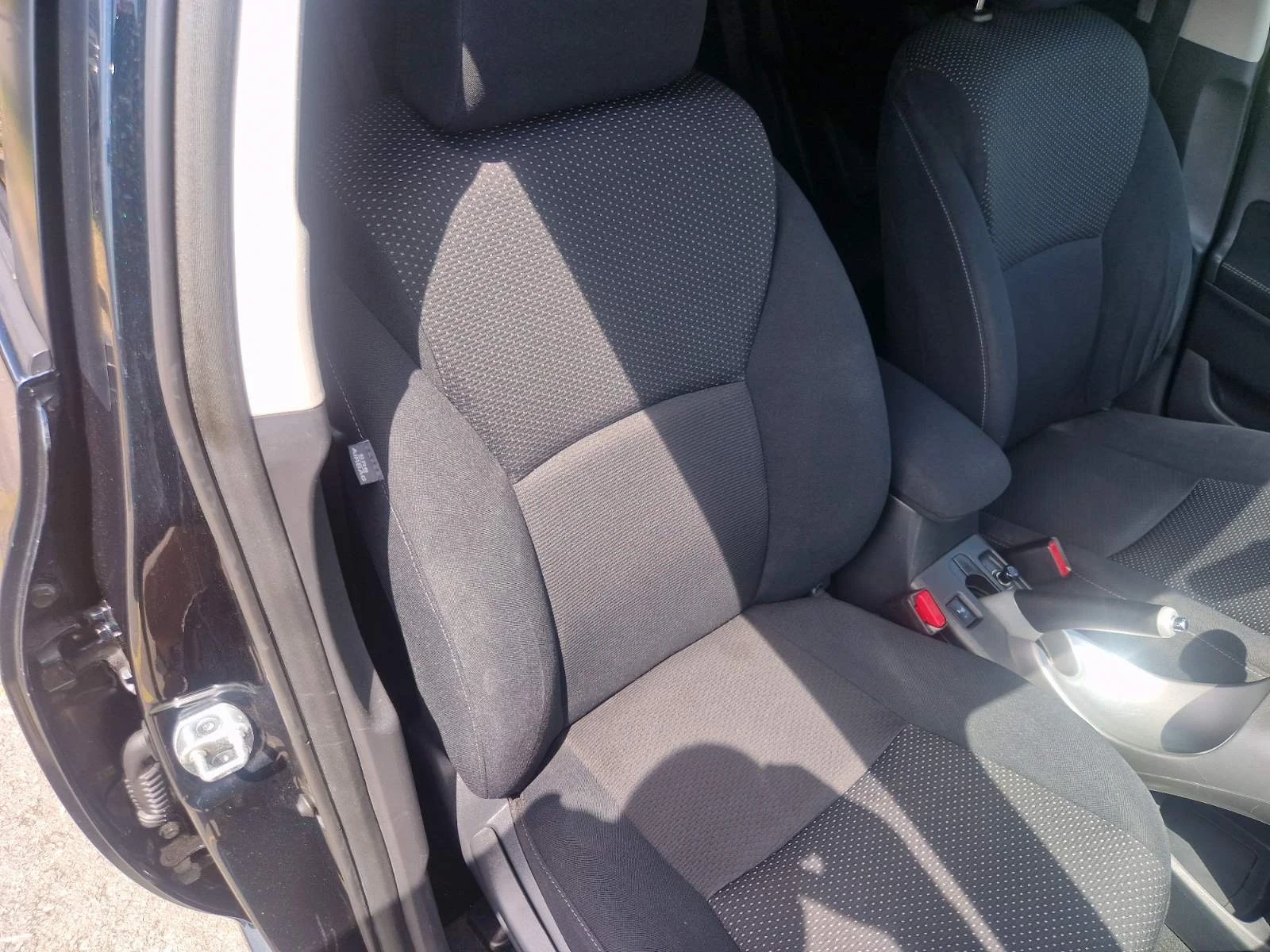 Toyota Auris 1.6 16V SPORT - изображение 10