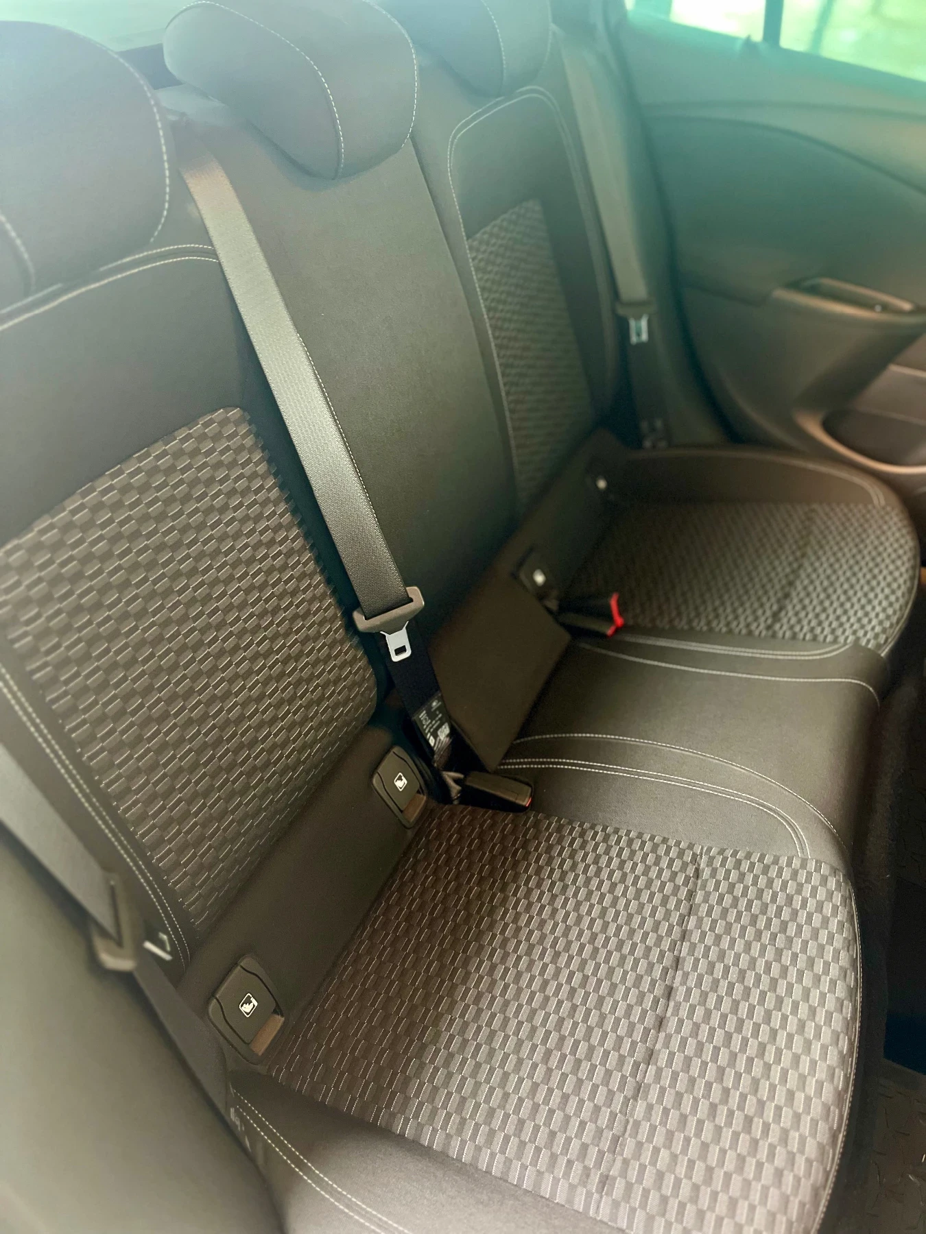 Opel Astra 1.4T Автоматик - изображение 9