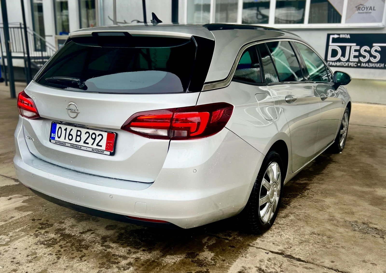 Opel Astra 1.4T Автоматик - изображение 4