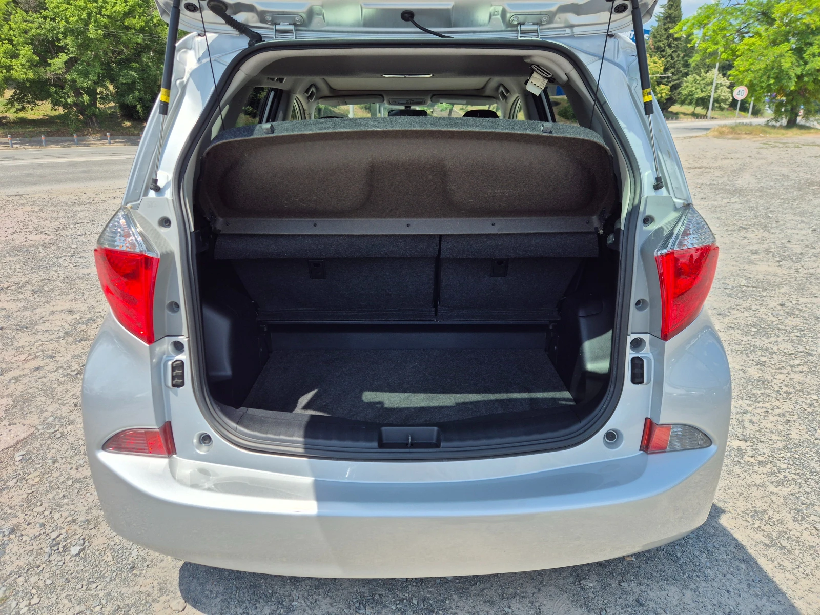 Toyota Verso S 1.4D-4D 90кс, снимка 11 - Автомобили и джипове - 55011403