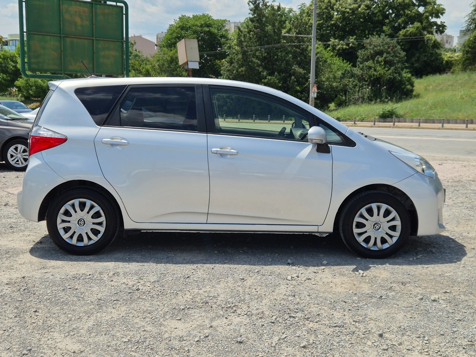 Toyota Verso S 1.4D-4D 90кс, снимка 6 - Автомобили и джипове - 55011403