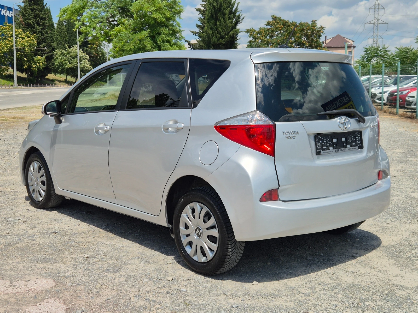 Toyota Verso S 1.4D-4D 90кс, снимка 3 - Автомобили и джипове - 55011403