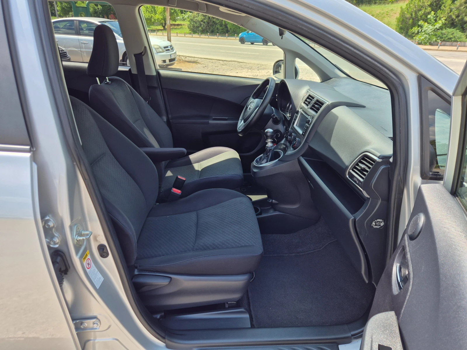 Toyota Verso S 1.4D-4D 90кс, снимка 9 - Автомобили и джипове - 55011403