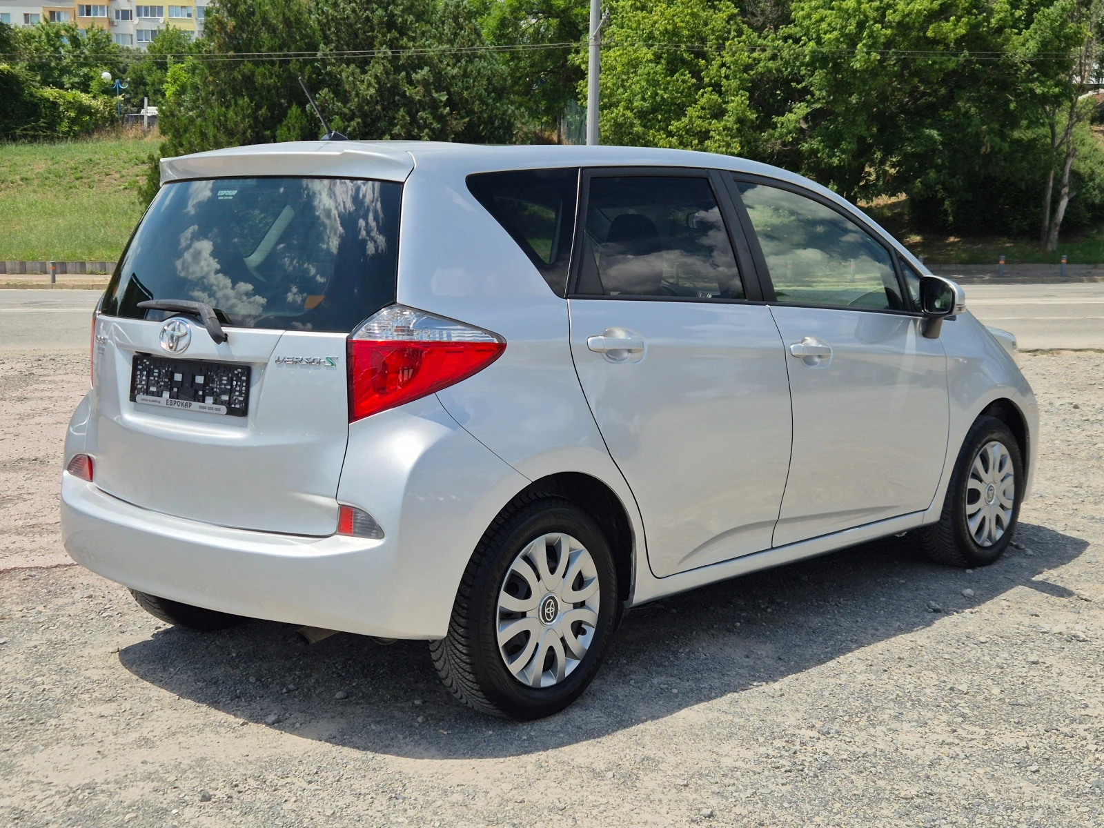 Toyota Verso S 1.4D-4D 90кс, снимка 5 - Автомобили и джипове - 55011403