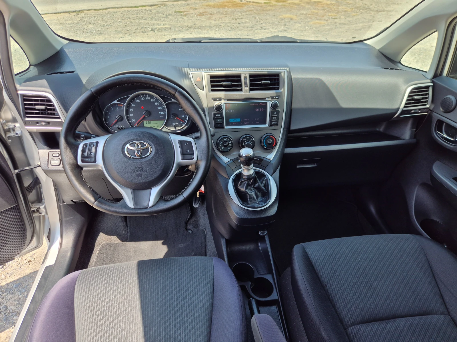 Toyota Verso S 1.4D-4D 90кс, снимка 14 - Автомобили и джипове - 55011403