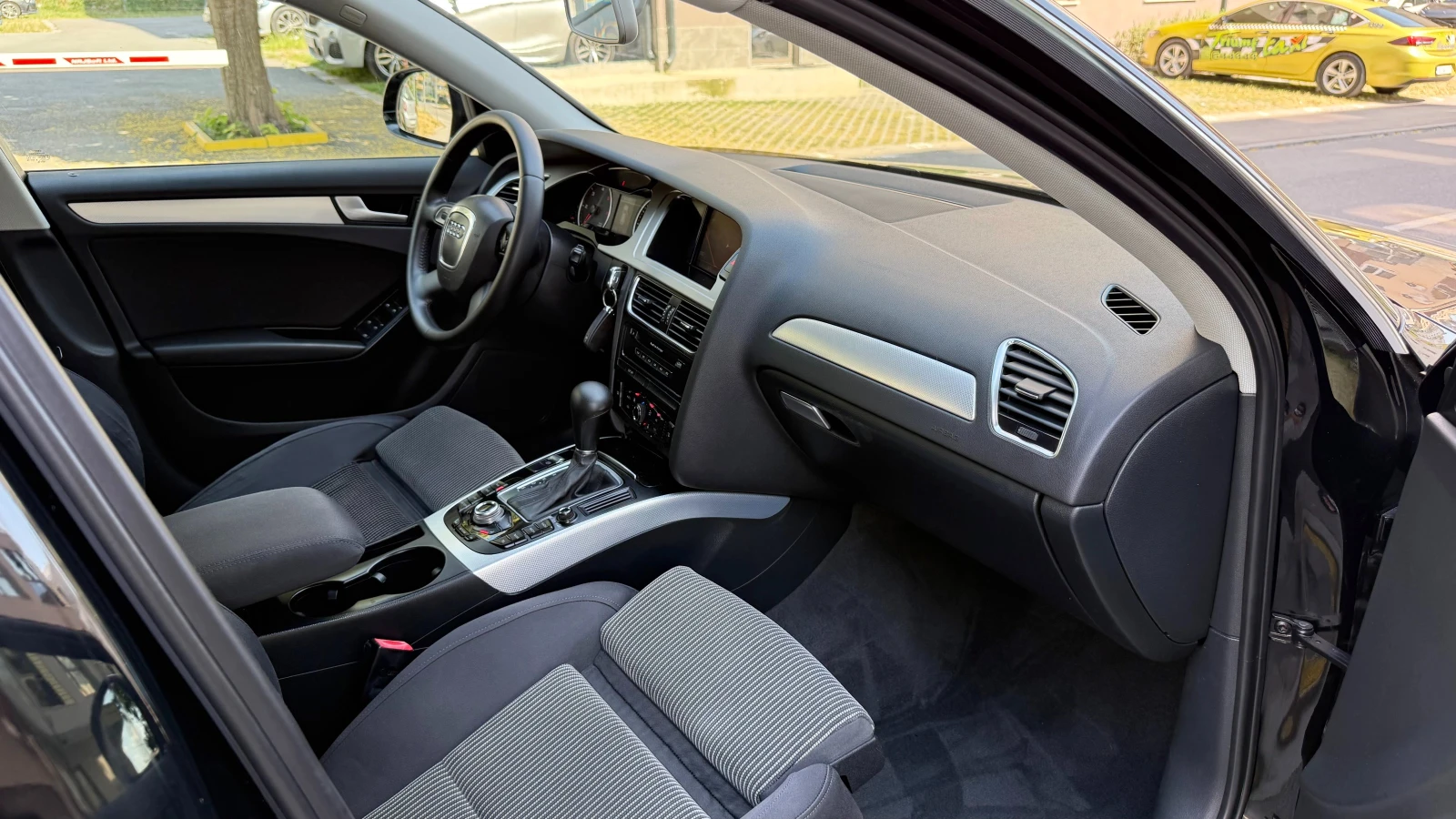 Audi A4 2.0TDI НАВИ БИКСЕНОН, снимка 8 - Автомобили и джипове - 55097309
