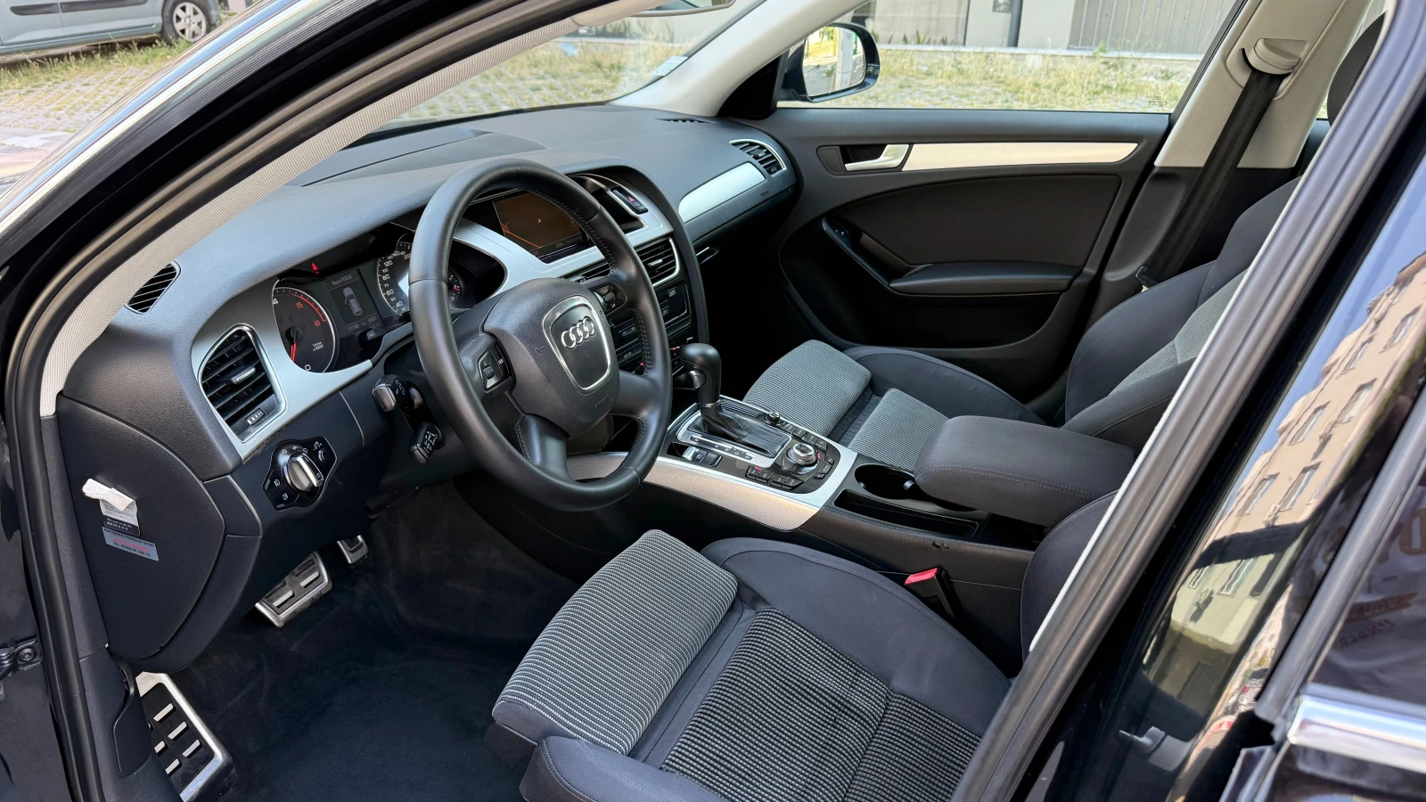 Audi A4 2.0TDI НАВИ БИКСЕНОН, снимка 7 - Автомобили и джипове - 55097309