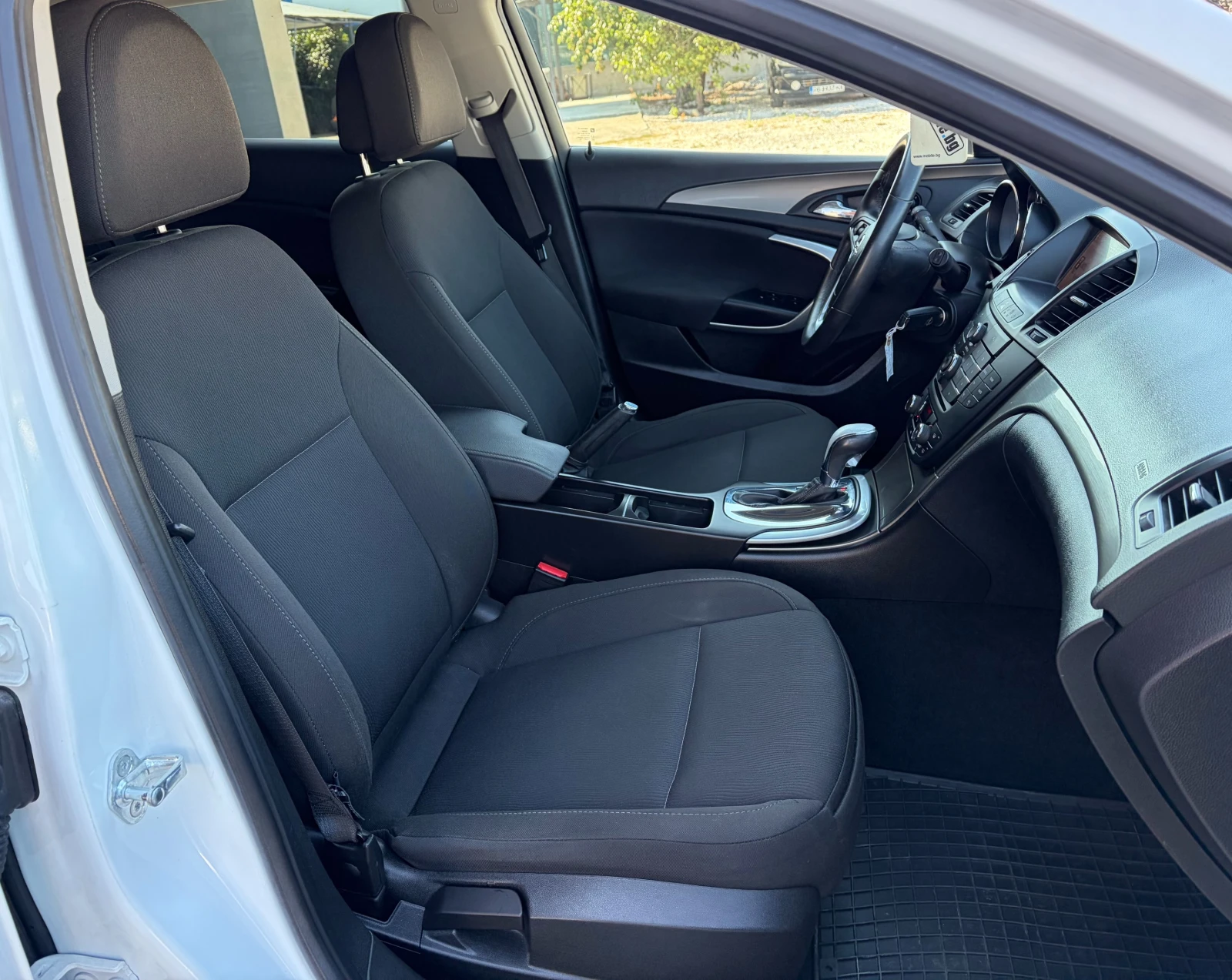 Opel Insignia 2.0 CDTI, снимка 13 - Автомобили и джипове - 55471934