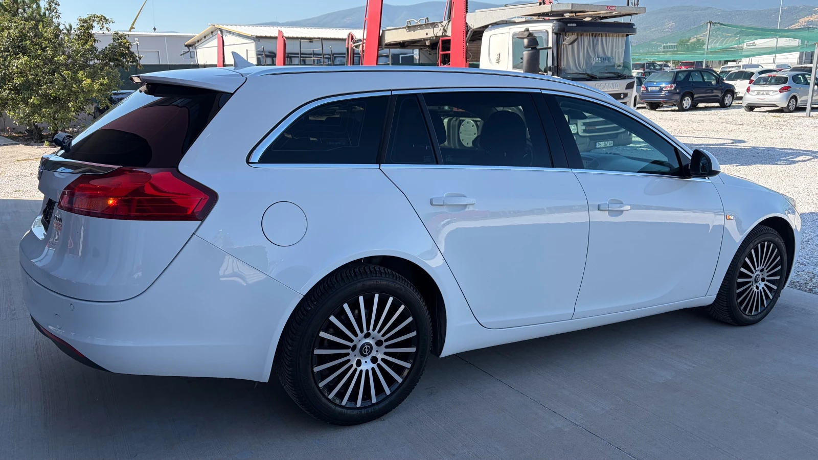 Opel Insignia 2.0 CDTI, снимка 4 - Автомобили и джипове - 55471934