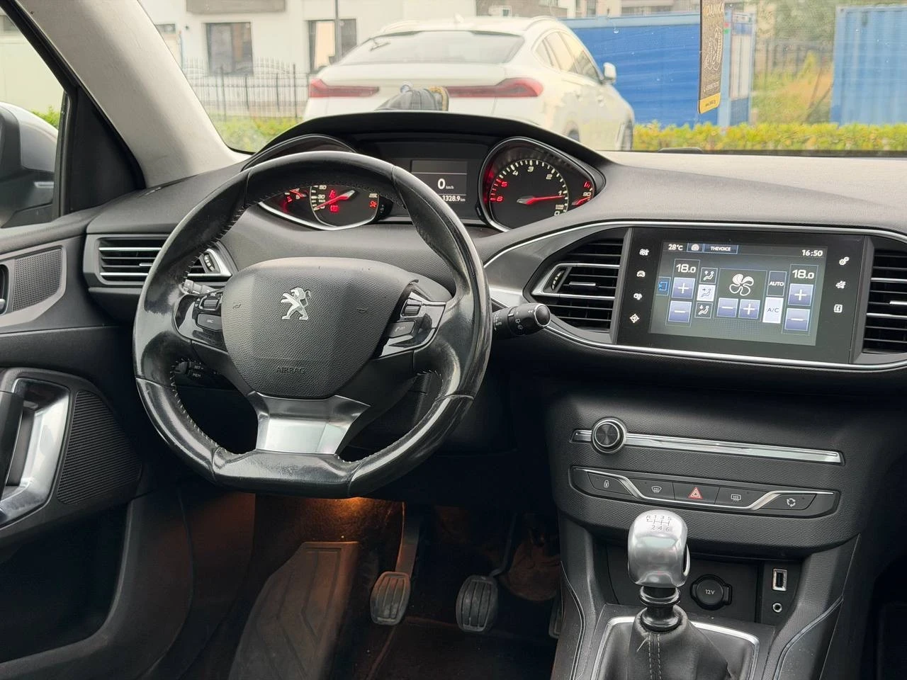 Peugeot 308 2.0 Blue-HDI Feline , снимка 11 - Автомобили и джипове - 55792250