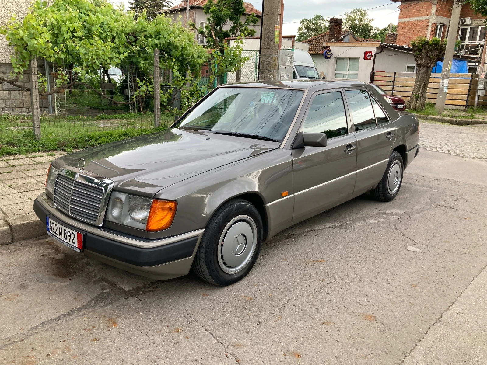 Mercedes-Benz 124 2.0 122к.