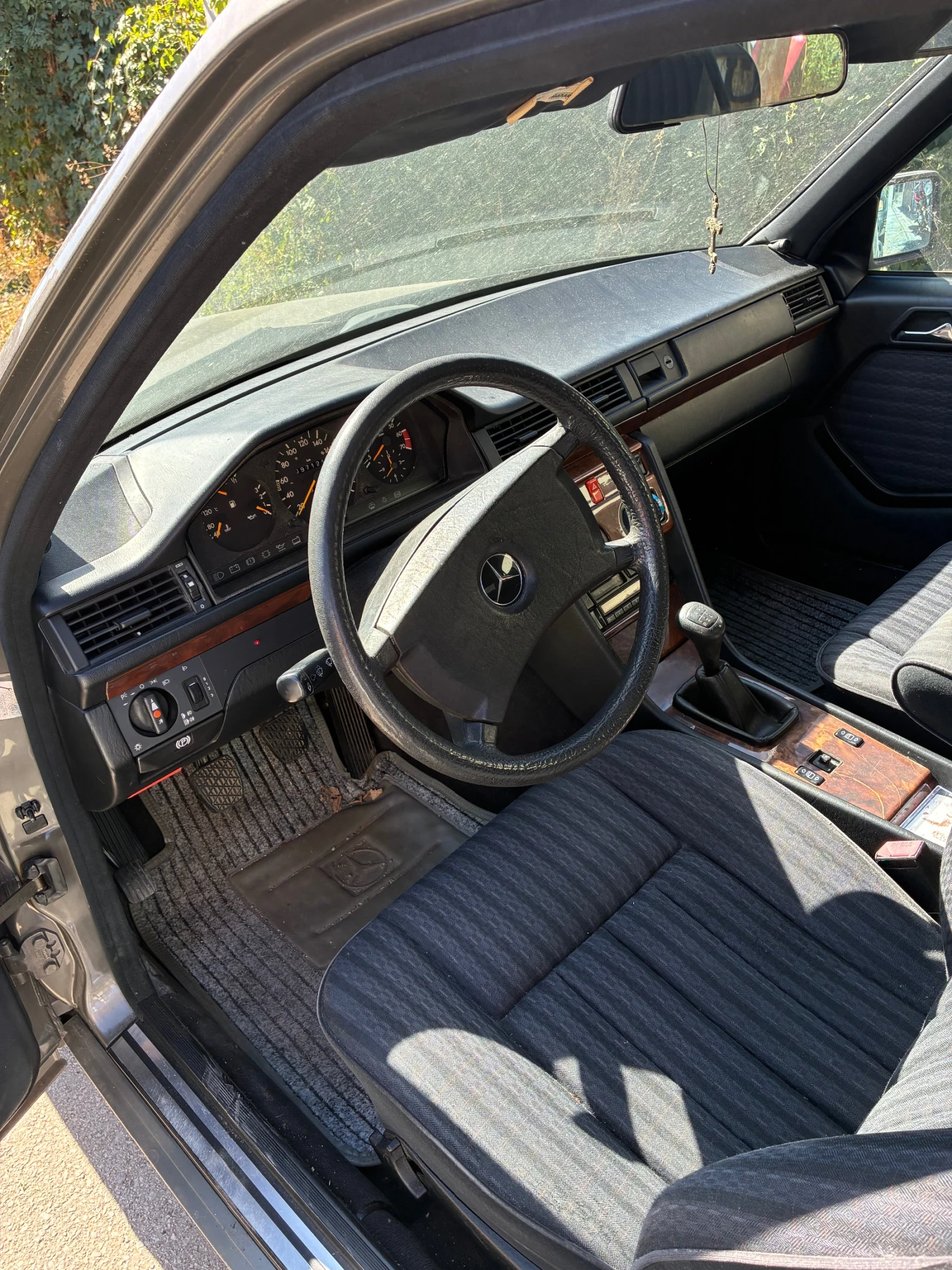 Mercedes-Benz 124 2.0 122к., снимка 8 - Автомобили и джипове - 55975972