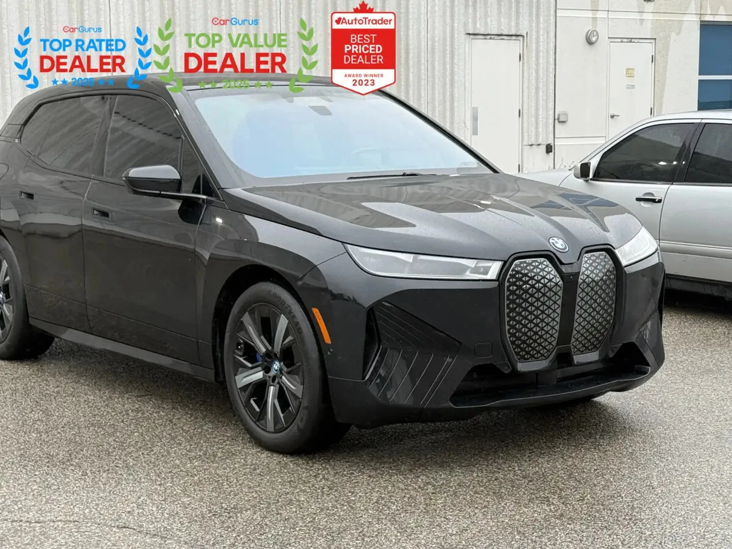BMW iX XDRIVE50* HUD* МАСАЖ* 360* DIS* PANO* HARMAN* КРАЙ, снимка 3 - Автомобили и джипове - 56239025