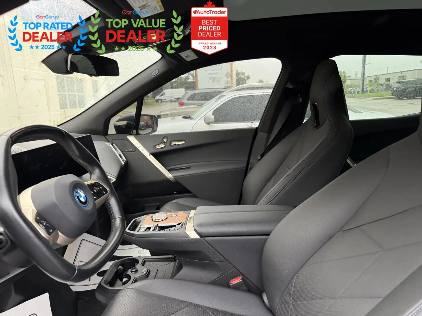 BMW iX XDRIVE50* HUD* МАСАЖ* 360* DIS* PANO* HARMAN* КРАЙ, снимка 9 - Автомобили и джипове - 56239025