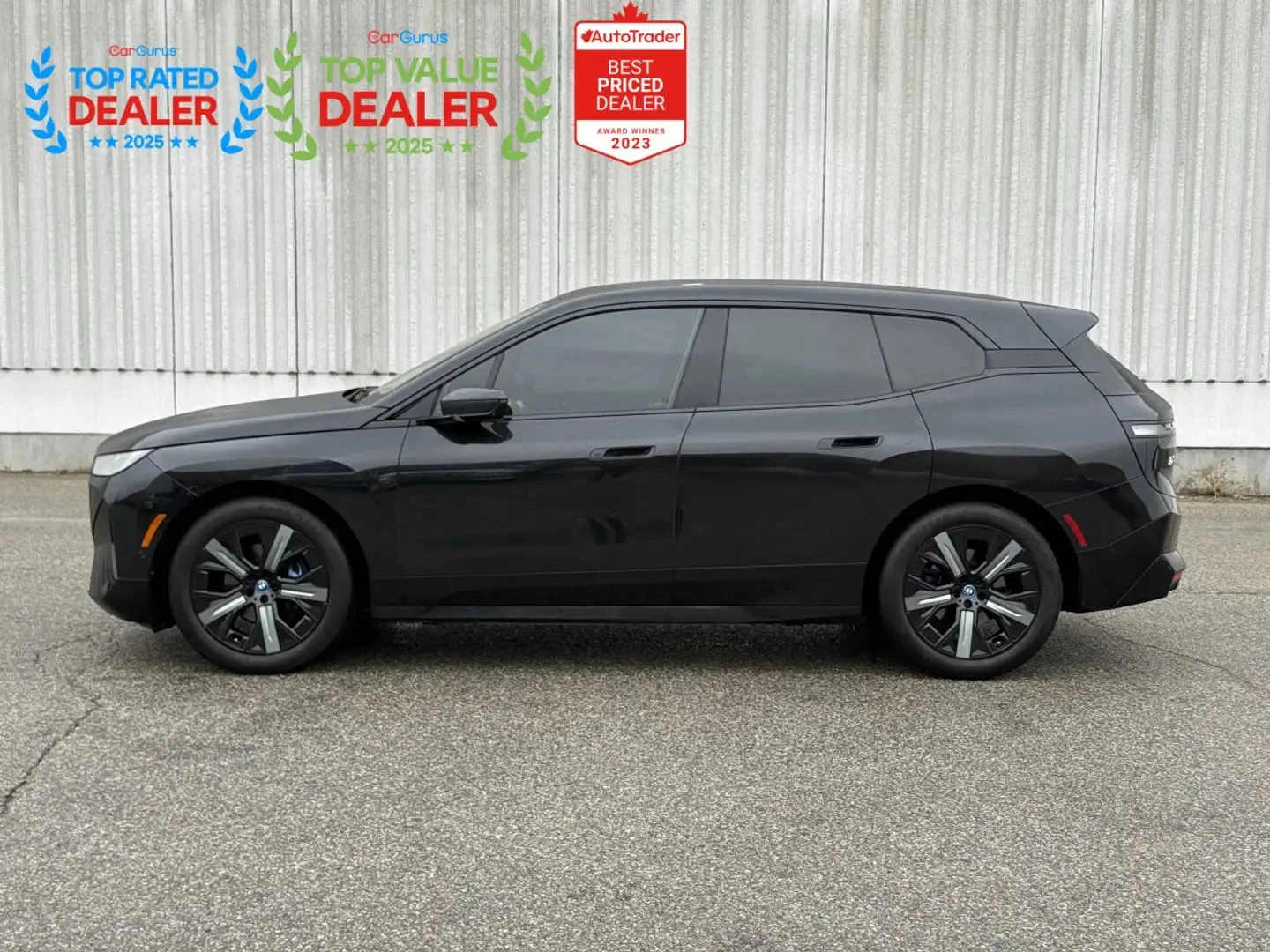 BMW iX XDRIVE50* HUD* МАСАЖ* 360* DIS* PANO* HARMAN* КРАЙ, снимка 6 - Автомобили и джипове - 56239025