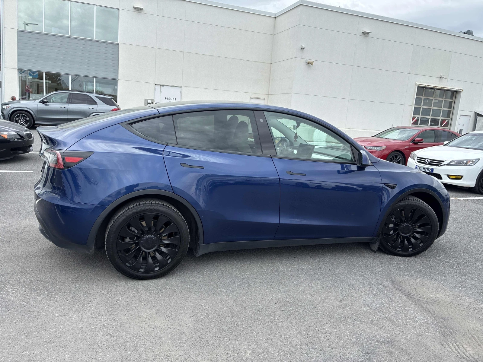 Tesla Model Y STANDARD RANGE, АВТОКРЕДИТ, снимка 3 - Автомобили и джипове - 56432044