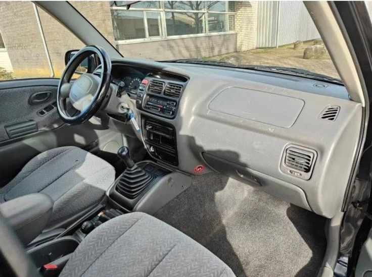 Suzuki Grand vitara, снимка 4 - Автомобили и джипове - 54826612