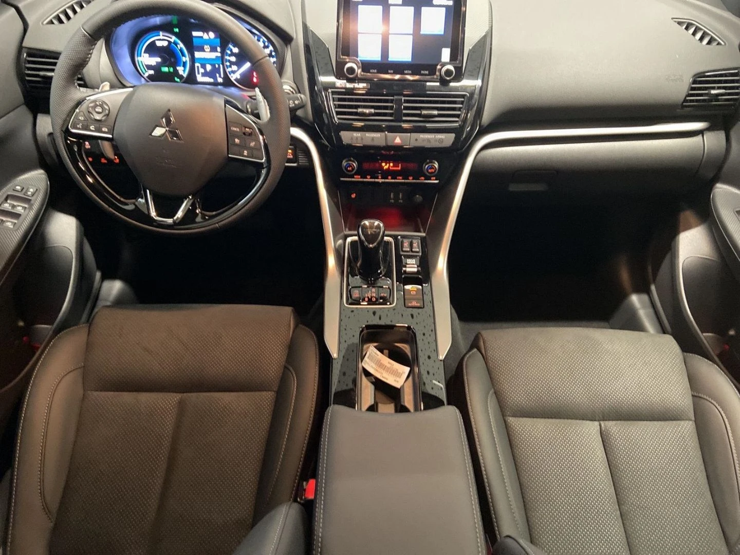 Mitsubishi Eclipse Cross НОВ!2.4PHEV/188HP/SELECT-BLACK/4X4/CAM/ACC/525v - изображение 9
