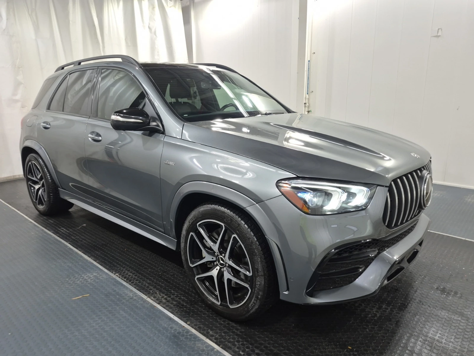 Mercedes-Benz GLE 53 4MATIC AMG* * CARFAX * * АВТО КРЕДИТ * * , снимка 3 - Автомобили и джипове - 54002144